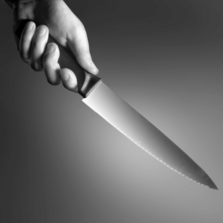 nož u ruci