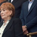 MAJKA ALEKSANDRA VUČIĆA NAPADNUTA ISPRED BIRAČKOG MESTA Incident prijavljen policiji, oteta joj i kesa sa namirnicama