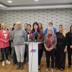 (FOTO, VIDEO) „UBIĆU TEBE I SVE OKO TEBE“ PREDSEDNICI SKUPŠTINE GRADA PREĆENO SMRĆU! Osumnjičeni pozitivan na kokain – evo šta je Dina Vučinić poručila na konferenciji!